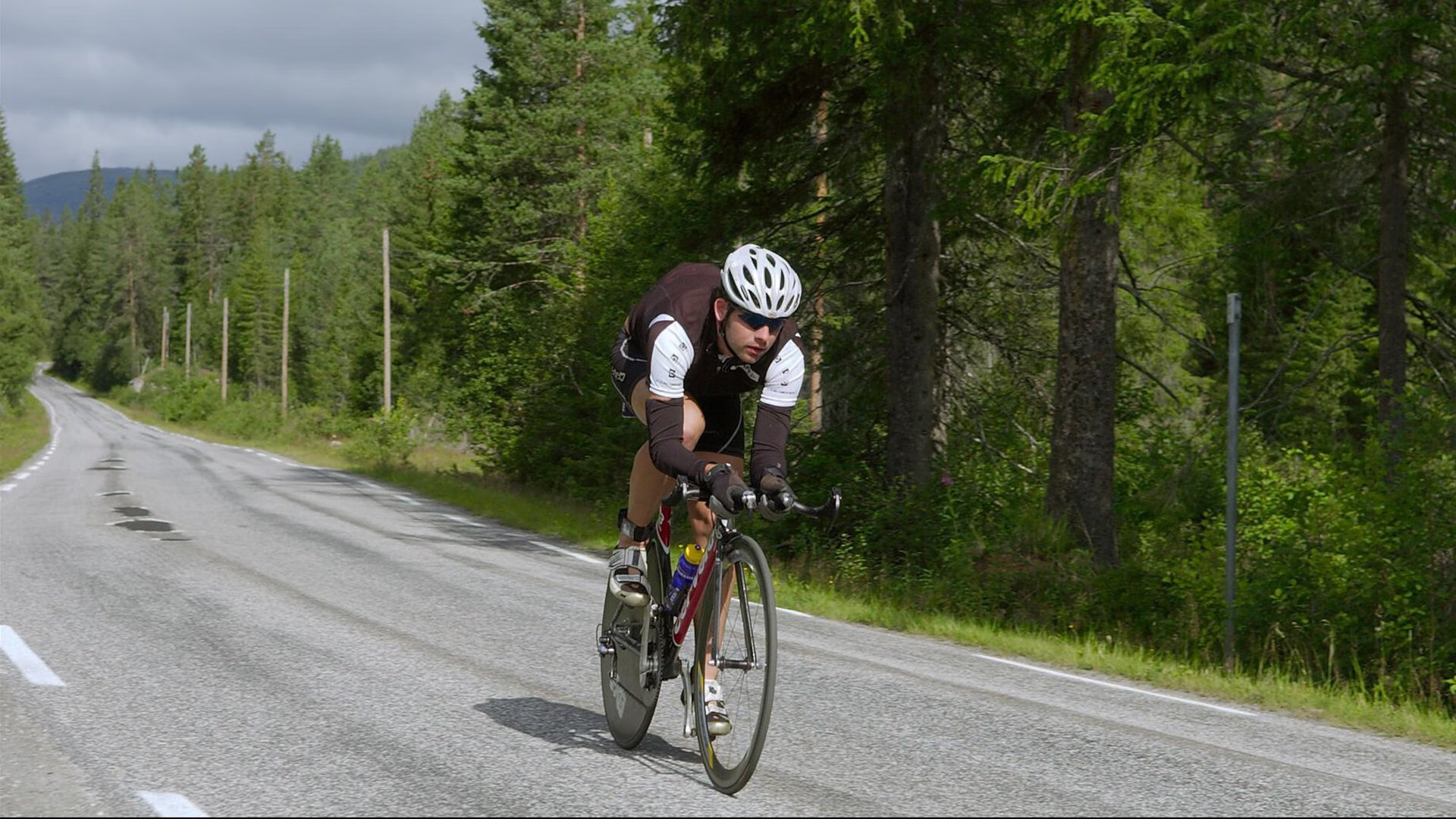 曼联主场-击败狼队，布鲁诺进球献助攻，曼联布阵